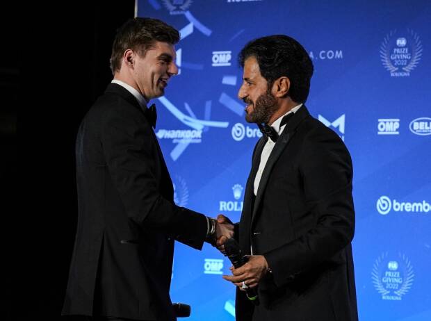 Max Verstappen und FIA-Präsident Mohammed bin Sulayem bei der FIA-Gala 2022