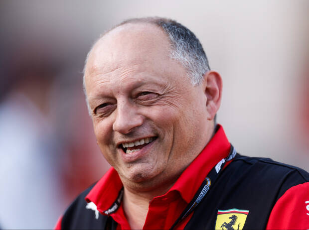 Frederic Vasseur bei den Testfahrten in Bahrain mit gewohnt guter Launer Frederic Vasseur bei den Testfahrten in Bahrain mit gewohnt guter Launer