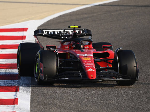 Carlos Sainz (Ferrari SF-23) bei den Formel-1-Testfahrten in Bahrain 2023