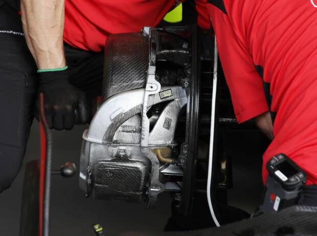 Foto zur News: Formel-1-Technik 2023: So bremste sich Alonso in Bahrain nach vorn