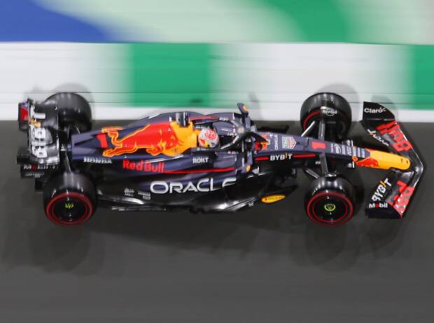 Max Verstappen im Red Bull RB19 beim Qualifying der Formel 1 2023 in Dschidda Max Verstappen im Red Bull RB19 beim Qualifying der Formel 1 2023 in Dschidda