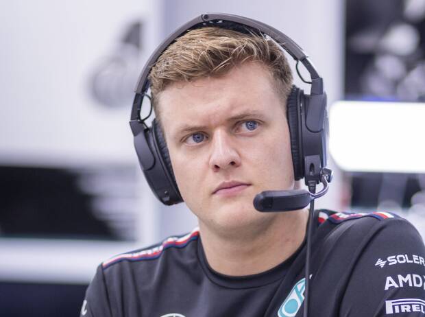 Mick Schumacher als dritter Fahrer in der Formel-1-Box von Mercedes 2023 Mick Schumacher als dritter Fahrer in der Formel-1-Box von Mercedes 2023