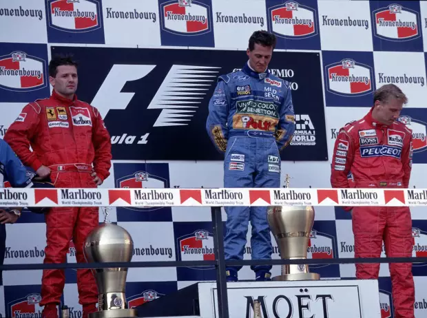 Foto zur News: Brundle: Man hätte Imola 1994 nicht wieder starten sollen