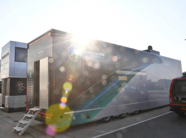 Mercedes-Trucks beim Formel-1-Rennen in Silverstone
