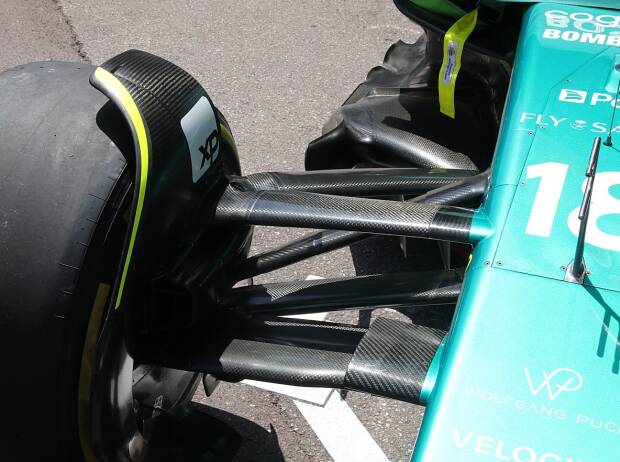 Die modifizierte Vorderrad-Aufhängung am Aston Martin AMR23 in Monaco 2023 Die modifizierte Vorderrad-Aufhängung am Aston Martin AMR23 in Monaco 2023