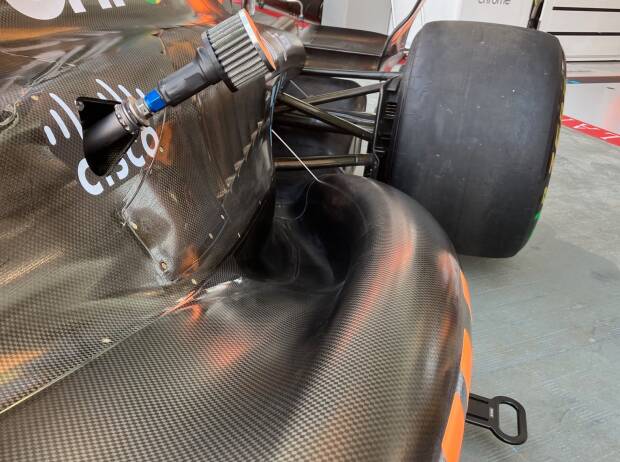 Blick auf den modifizierten Seitenkasten am McLaren MCL60 in Singapur 2023