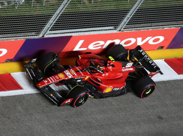 Carlos Sainz (Ferrari SF-23) beim Training zum Formel-1-Rennen in Singapur 2023