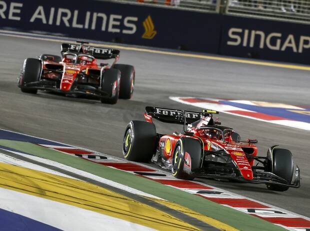 Carlos Sainz und Charles Leclerc beim Formel-1-Rennen in Singapur 2023