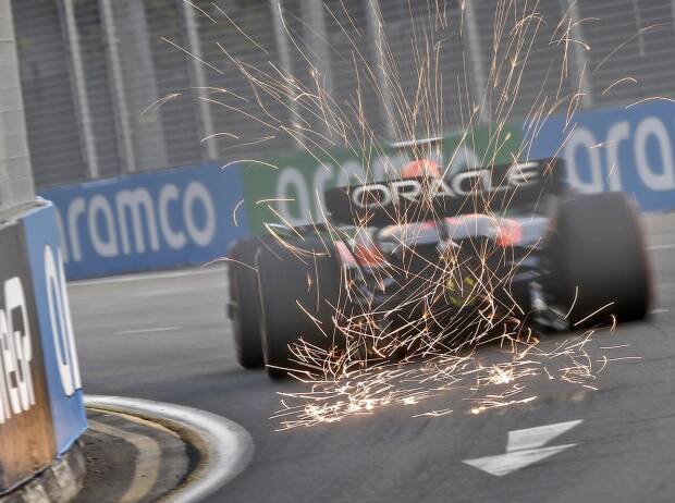 Max Verstappen im Red Bull RB19 beim Formel-1-Rennen in Singapur