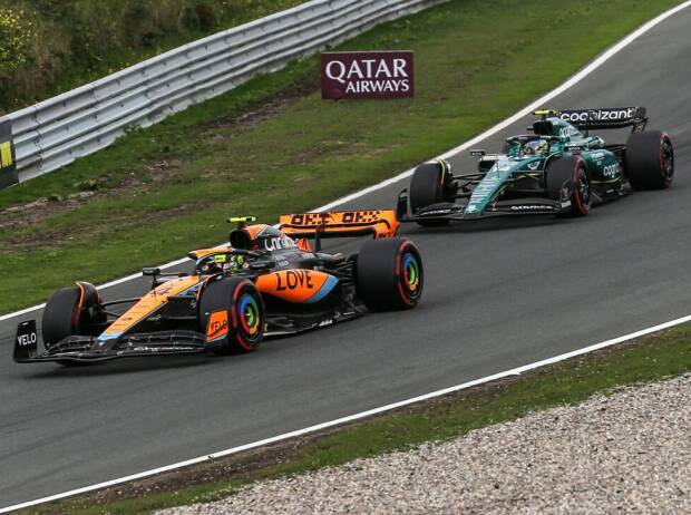 Lando Norris im McLaren MCL60 vor Fernando Alonso im Aston Martin AMR23