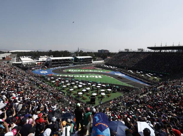 Fans im Stadion-Bereich an der Formel-1-Rennstrecke in Mexiko-Stadt 2023 Fans im Stadion-Bereich an der Formel-1-Rennstrecke in Mexiko-Stadt 2023