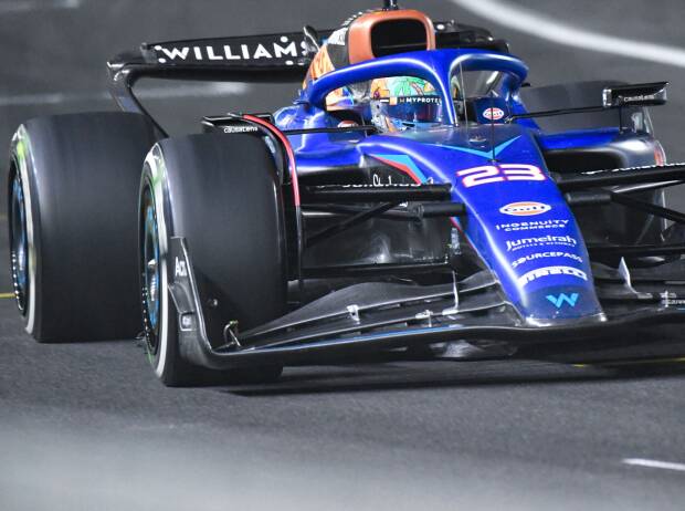 Alexander Albon im Williams FW45 beim Formel-1-Rennen in Las Vegas 2023 Alexander Albon im Williams FW45 beim Formel-1-Rennen in Las Vegas 2023