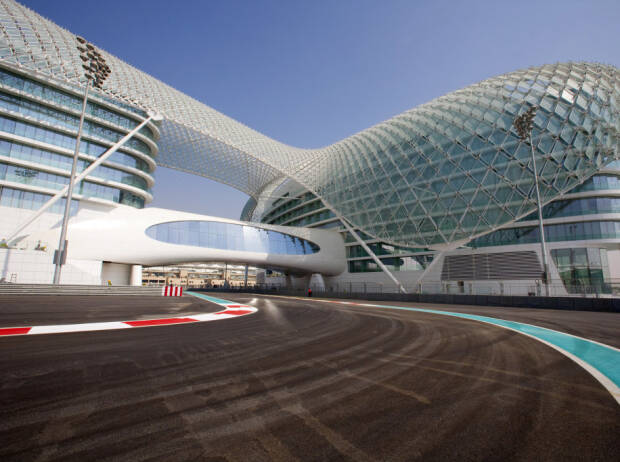 Foto zur News: Max Verstappen fordert: Weg mit den abfallenden Kurven in Abu Dhabi!