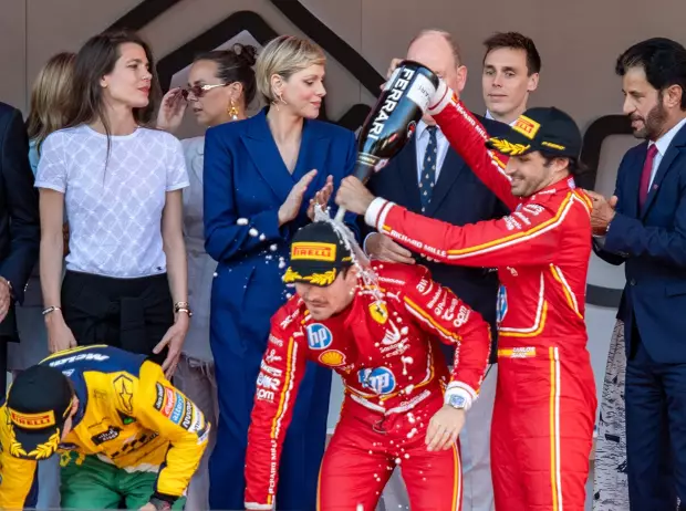 Foto zur News: Ferrari im WM-Kampf angekommen? Vasseur: "Müssen jetzt dranbleiben"