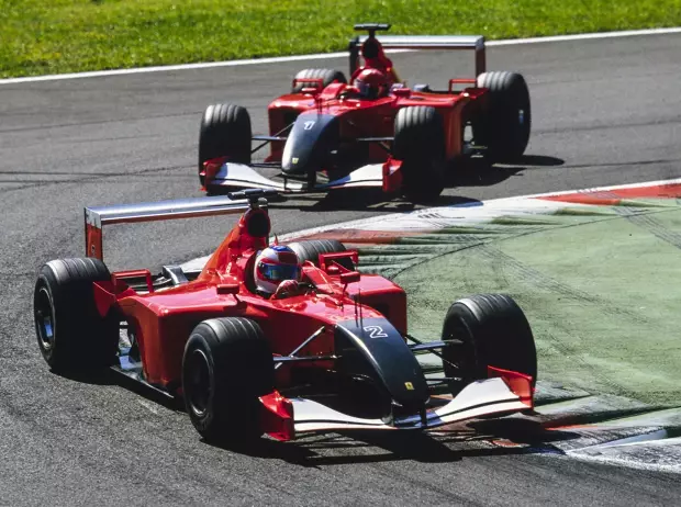 Foto zur News: Lewis Hamilton: Schwarzer Ferrari keine Bedingung bei Teamwechsel
