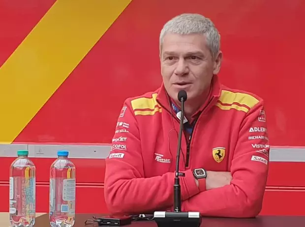 Foto zur News: Teamchef Vasseur unter Druck: Steht Ferrari kurz vor dem großen Knall?