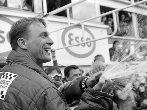 Foto zur News: Wie die Champagner-Dusche zur Tradition auf dem F1-Podium wurde