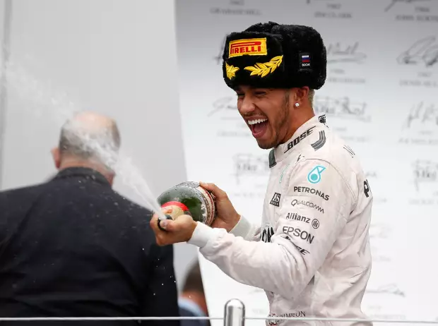 Foto zur News: Wie die Champagner-Dusche zur Tradition auf dem F1-Podium wurde