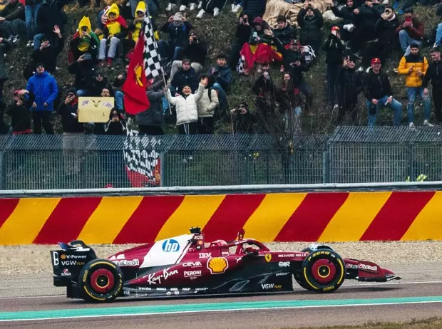Foto zur News: Leclerc sieht wegen Hamilton Vorteil für Ferrari: "Unser Fahrstil ist sehr ähnlich"
