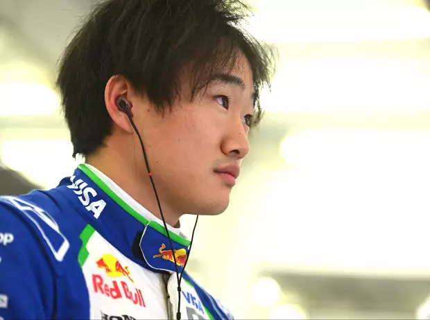 Foto zur News: Tsunoda packt aus: Das steckt wirklich dahinter, dass er hinter Verstappen lag