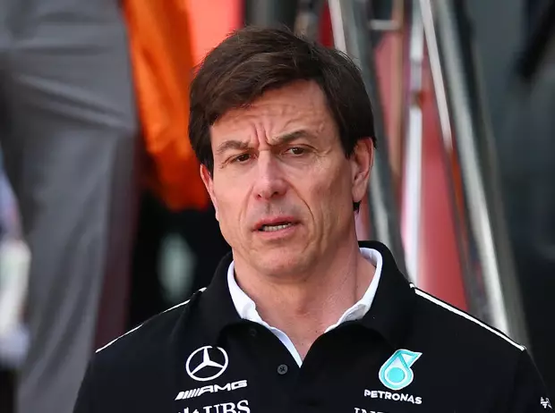 Foto zur News: Toto Wolff exklusiv: Vorgezogene V10-Rückkehr könnte 