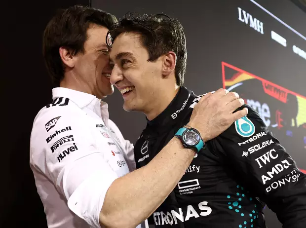 Foto zur News: Red-Bull-CEO stellt klar: Max Verstappen "wird auch 2026 für uns fahren"!