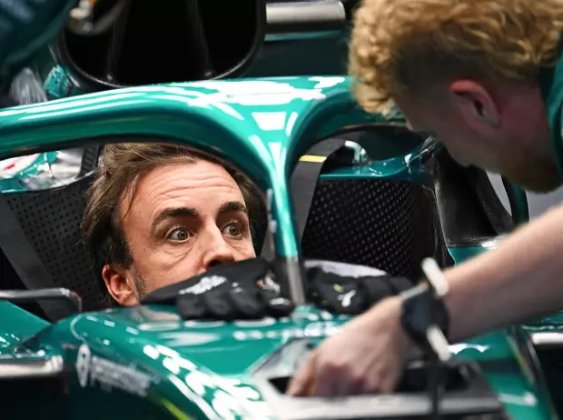 Foto zur News: Schickt ausgerechnet Verstappen Kumpel Alonso bei Aston Martin in Rente?