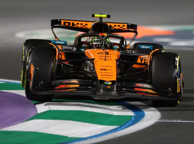 Foto zur News: Saudi-Freitag: McLaren gibt den Ton an, Crash von Yuki Tsunoda