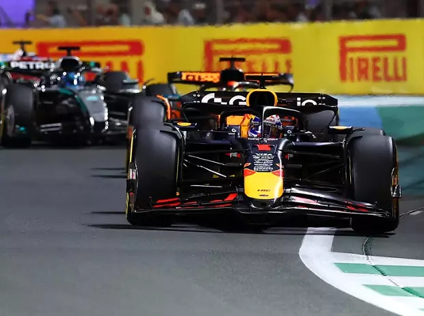 Foto zur News: Verstappens irre Schweige-Show: Red Bull kritisiert "harsche" Abkürz-Strafe