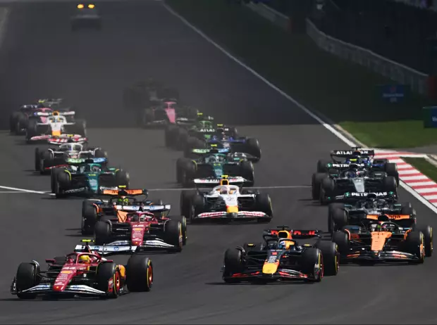 Foto zur News: Ocon versteht Hamilton: Ferrari-Autos funktionieren anders als Mercedes