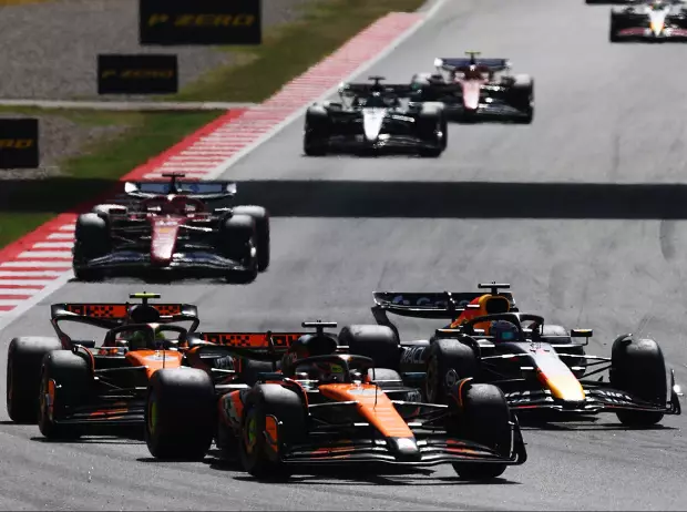 Foto zur News: Norris stellt Piastri wegen Verstappen bloß: Vorhin klang das aber ganz anders!