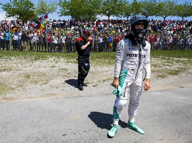 Foto zur News: Rosberg über Hamilton-Crash: "Lewis ist voll drauf geblieben - unglaublich"