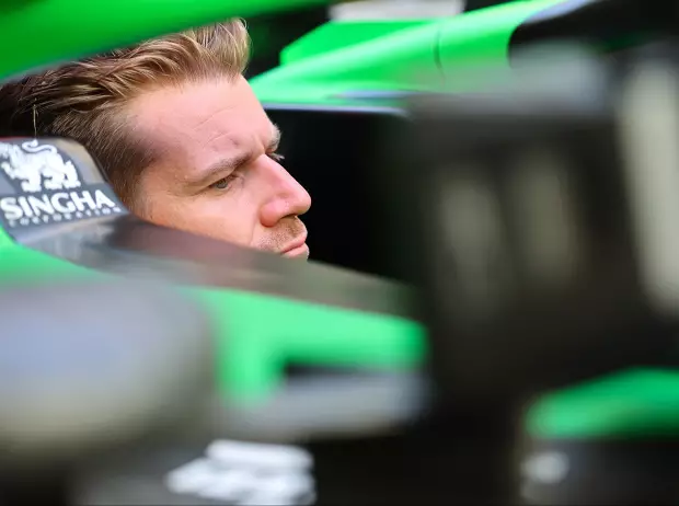 Foto zur News: "Praktisch punktgenau": Warum Carlos Sainz beim Start kein Klebeband braucht