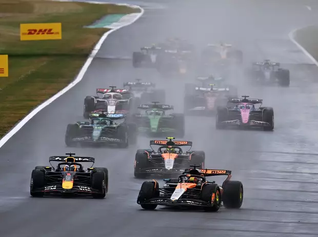 Foto zur News: Christian Horner: Wahrscheinlichkeit für Regen lag nur bei 20 Prozent ...