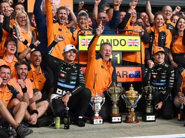 Foto zur News: Nicht schon wieder die Nase! Norris bei Silverstone-Siegesfeier erneut verletzt