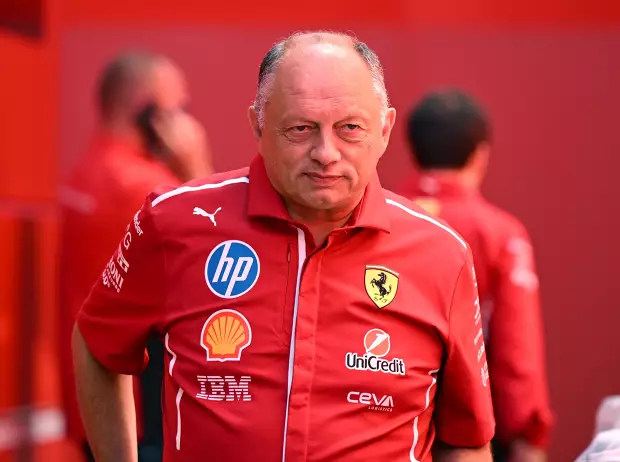 Foto zur News: Das sagen Hamilton und Leclerc zur Vasseur-Verlängerung bei Ferrari