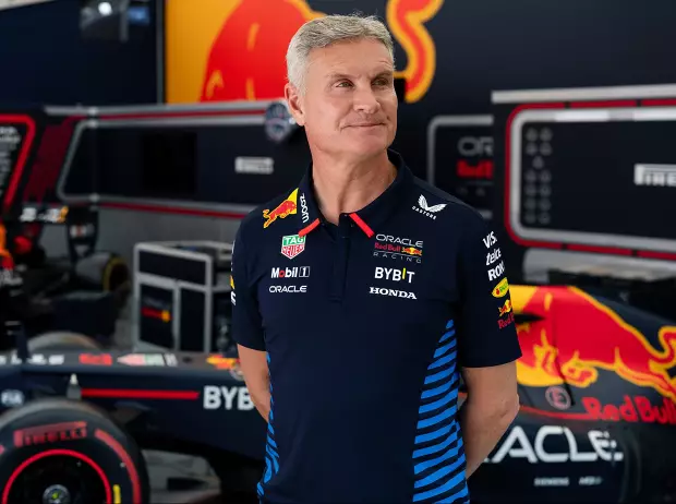Foto zur News: Perez und Bottas: Wo Cadillacs Strategie an Red Bull 2005 erinnert