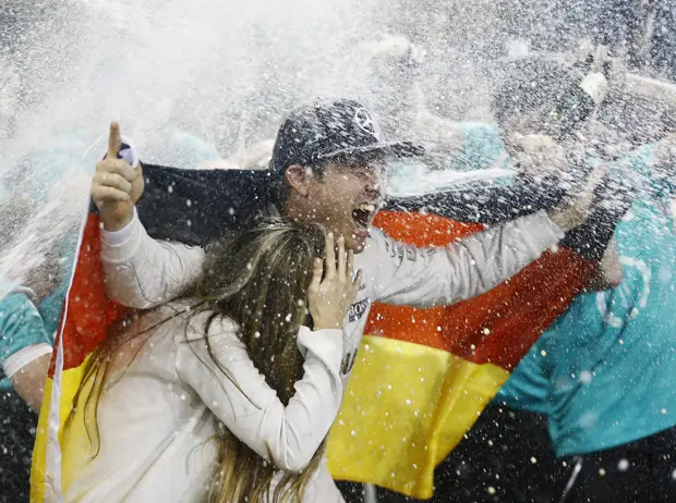 Foto zur News: So spektakulär kippten WM-Kämpfe im letzten Saisondrittel der Formel 1
