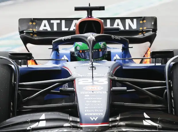 Foto zur News: Formel 1 Singapur: Alonso überrascht mit Bestzeit für Aston Martin