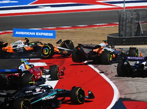 Lando Norris, Oscar Piastri Foto zur News: Meinung: McLaren rudert zurück - die richtige Entscheidung?