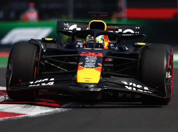 Arvid Lindblad hinterließ bei seinem Trainingseinsatz einen guten Eindruck Foto zur News: Max Verstappen im Fokus: Warum Red Bull die Fahrerverkündung verzögert