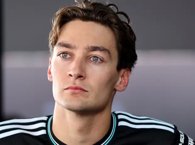 George Russell Foto zur News: Russell kritisiert Fahrstandards: "Wie ein Rasenmäher-Rennen"
