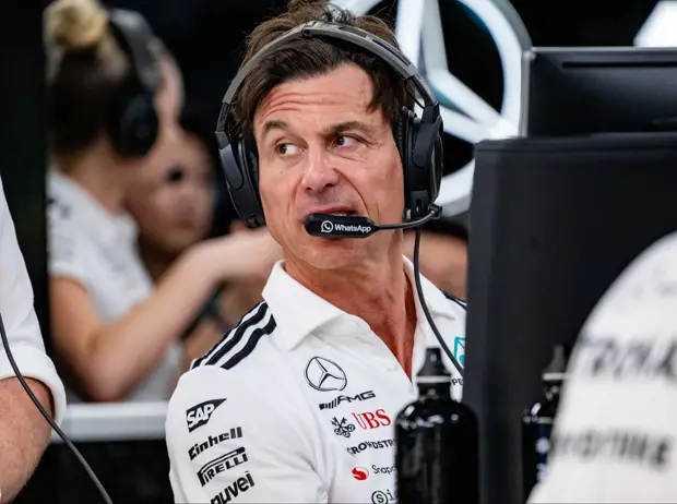 Foto zur News: Toto Wolff tritt heftig gegen Michael Masi nach: "Ein Irrer"