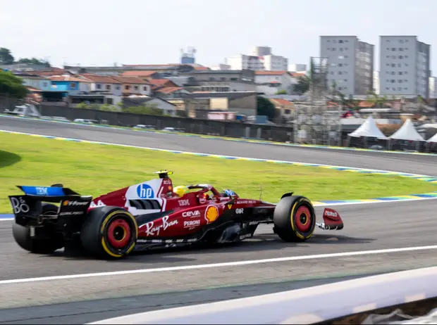 Foto zur News: Ferrari: Leclerc in Startreihe zwei, Hamilton schreibt Rennen schon ab