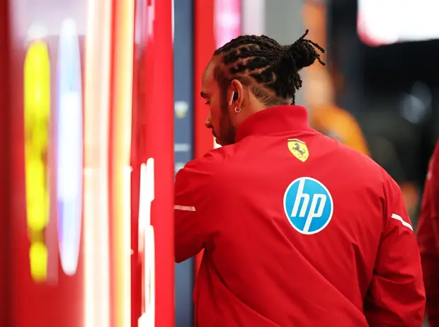 Foto zur News: Ferrari: Leclerc in Startreihe zwei, Hamilton schreibt Rennen schon ab