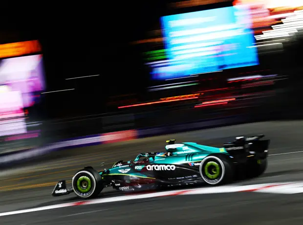 Foto zur News: Fernando Alonso im Party-Modus: Nur noch zwei Rennen mit dem AMR25