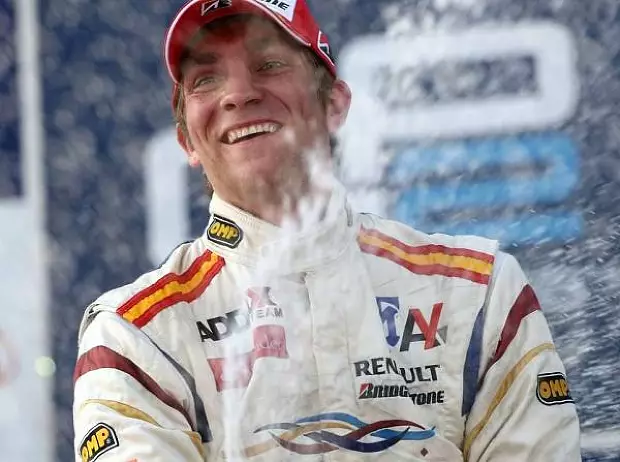 Foto zur News: Formel-1-Countdown 2010: Renault
