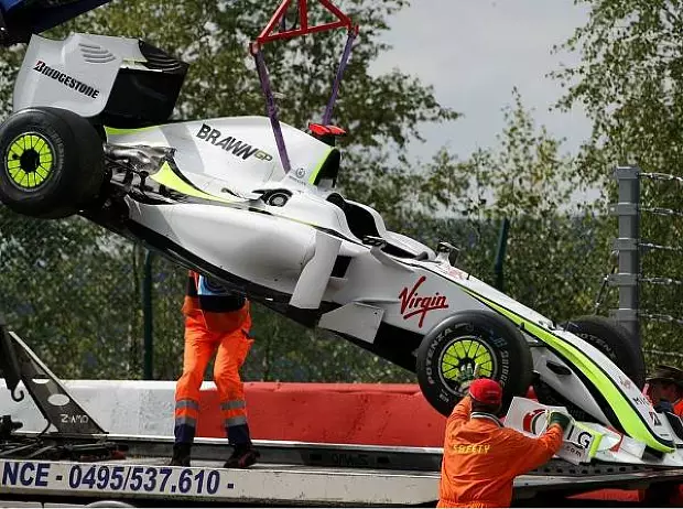 Foto zur News: Button streitet sich mit Mercedes um Weltmeisterauto