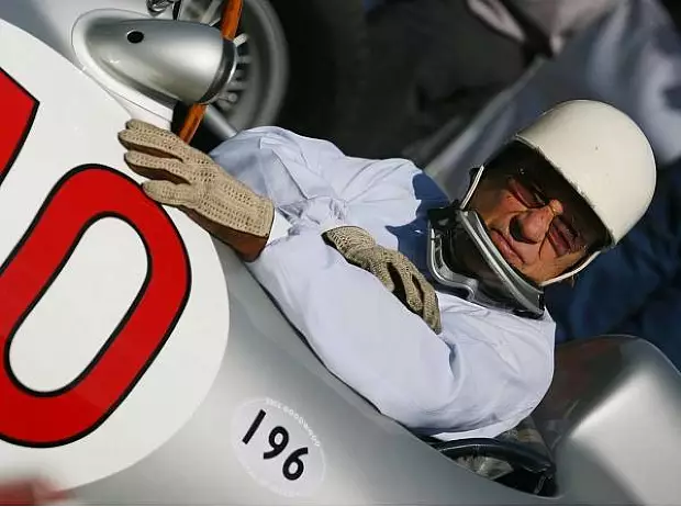 Foto zur News: Rennfahrerlegende Stirling Moss wird 85 Jahre jung