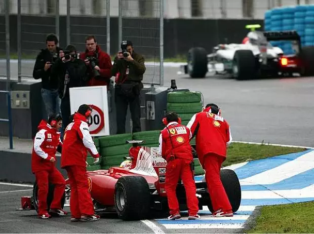 Foto zur News: Formel-1-Countdown 2010: Ferrari